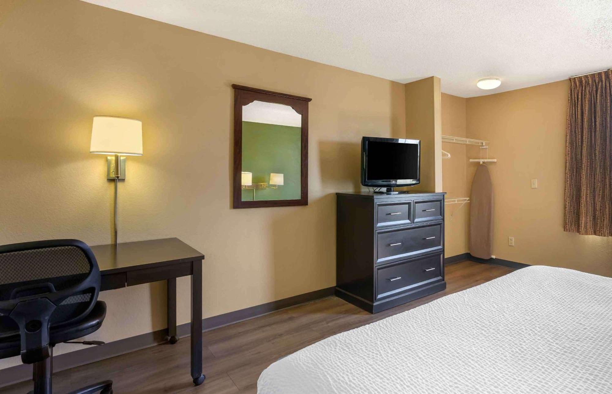 Extended Stay America Select Suites - Chicago - Naperville - East Exterior photo