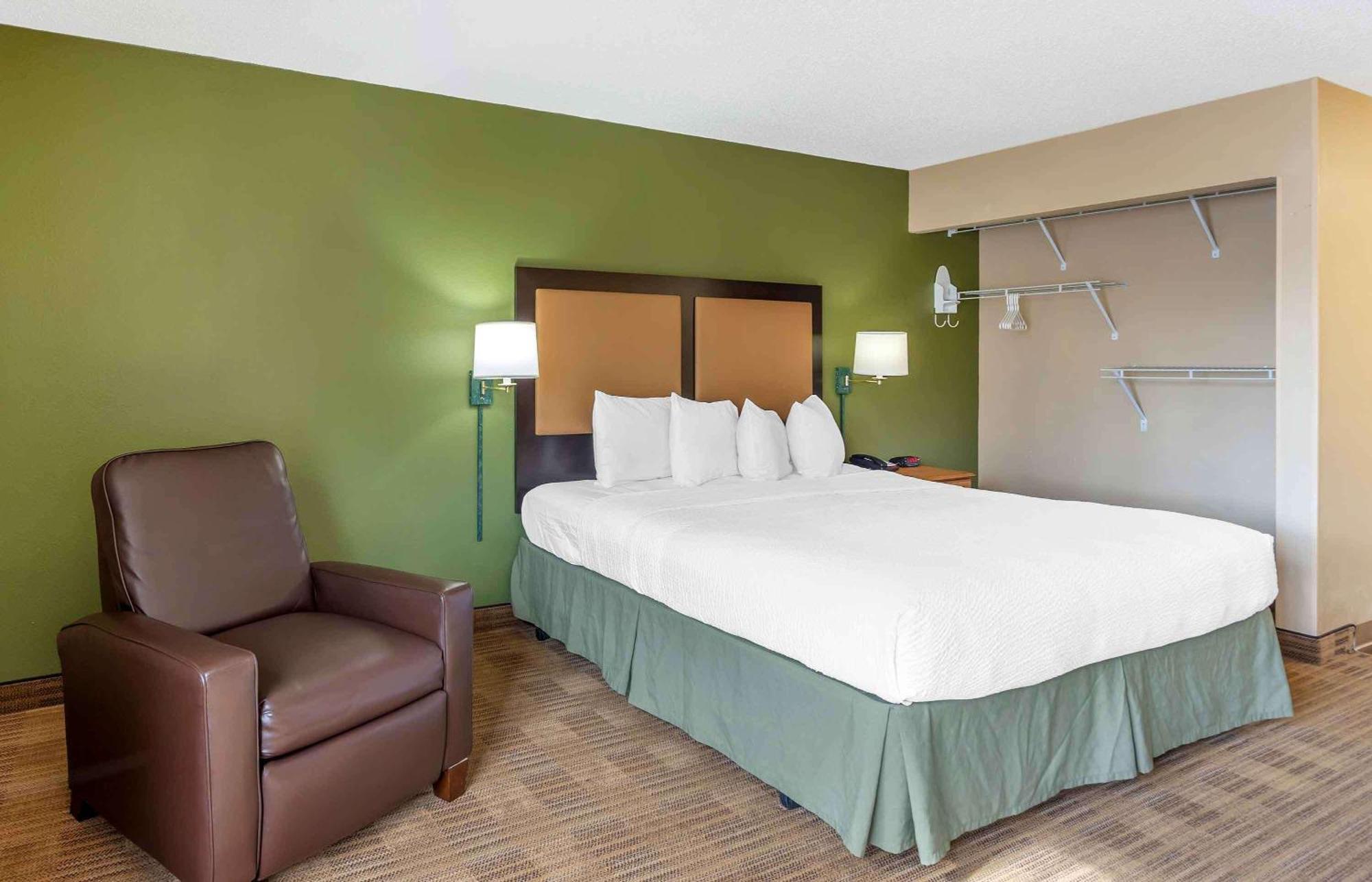 Extended Stay America Select Suites - Chicago - Naperville - East Exterior photo