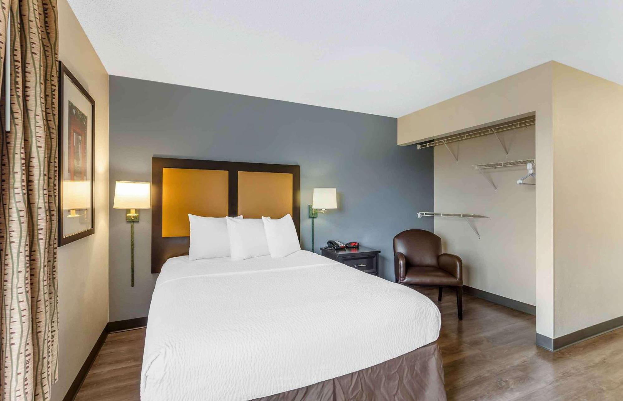 Extended Stay America Select Suites - Chicago - Naperville - East Exterior photo